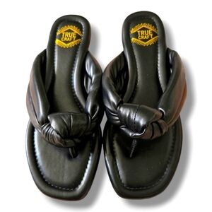NWT True Craft Faux Leather Thong Slippers